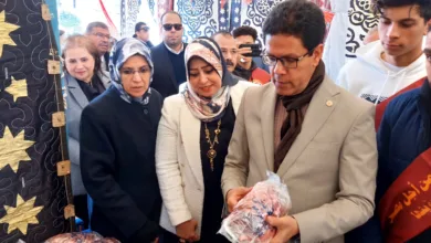بأسعار مخفضة: "الجيزاوي" يفتتح  معرض "أهلا رمضان" بجامعة بنها - صور