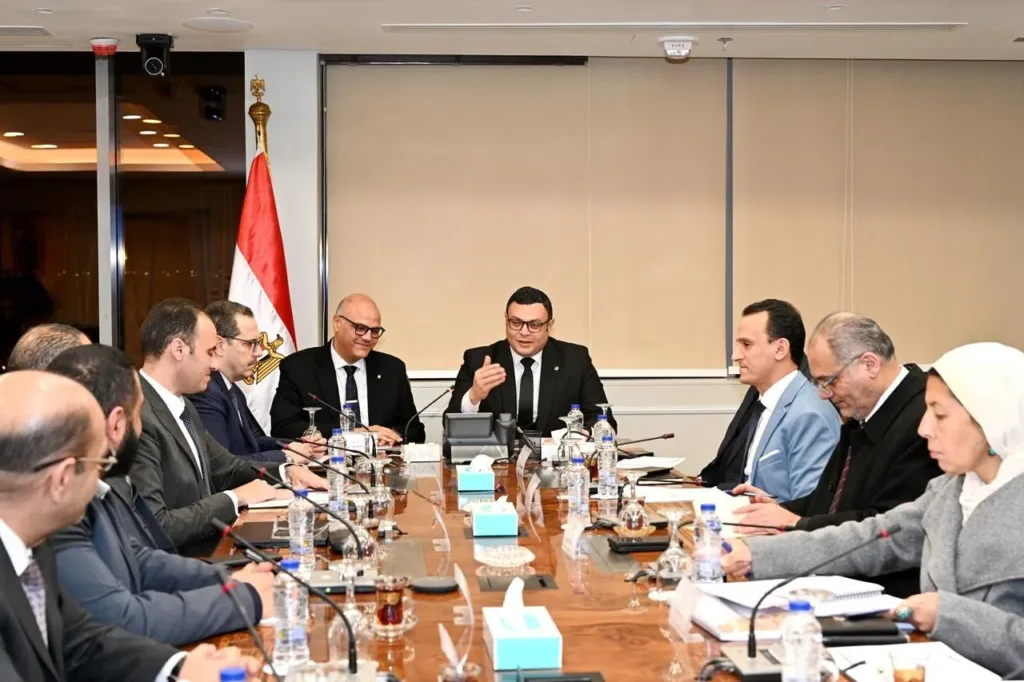 وزير الإسكان ومحافظ القليوبية يستعرضان عددا من ملفات العمل المشتركة وزير الإسكان ومحافظ القليوبية يستعرضان عددا من ملفات العمل المشتركة