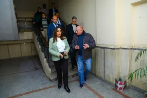 وزيرة التنمية المحلية تحيل 25 موظفاً للتحقيق خلال جولة مفاجئة بالقليوبية