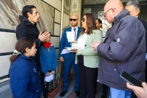 وزيرة التنمية المحلية تحيل 25 موظفاً للتحقيق خلال جولة مفاجئة بالقليوبية