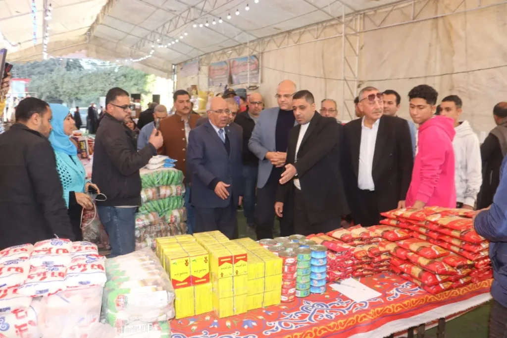 محافظ القليوبيه يفتتح معرضين لـ أهلا رمضان بمدينتي الخانكه وقليوب 