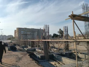 رئيس جامعة بنها يتفقد أعمال إنشاء حمام سباحة نصف أولمبي بكلية التربية الرياضية