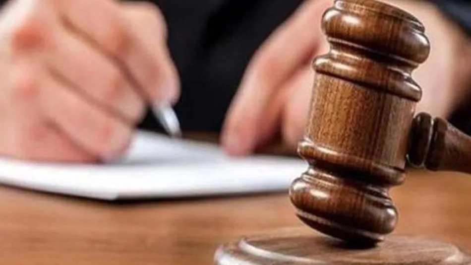 تأجيل محاكمة تباع لقتله نجلته تعذيبا بالصعق الكهربائي بالخصوص