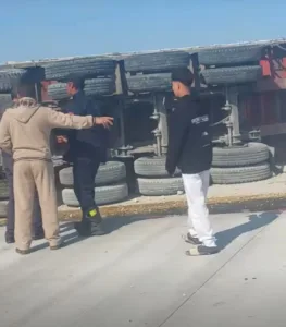 مصرع 4 أشخاص في حادث اشتعال النيران بسيارة نقل على الطريق الدائرى الإقليمي - صور