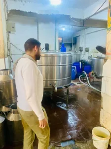 ضبط ألبان مغشوشة داخل معمل لتصنيع الألبان بالقليوبية