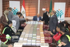 محافظ القليوبية يدشن مبادرة استبدال المصاحف المستهكلة بمصاحف جديدة (صور)