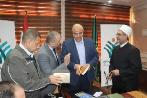 محافظ القليوبية يدشن مبادرة استبدال المصاحف المستهكلة بمصاحف جديدة (صور)