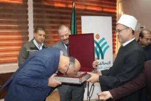 محافظ القليوبية يدشن مبادرة استبدال المصاحف المستهكلة بمصاحف جديدة (صور)
