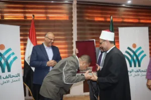 محافظ القليوبية يدشن مبادرة استبدال المصاحف المستهكلة بمصاحف جديدة (صور)