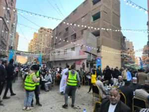 الآلاف من أهالي البكري بشبرا الخيمة ينظمون أكبر مائدة إفطار - صور