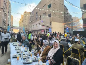الآلاف من أهالي البكري بشبرا الخيمة ينظمون أكبر مائدة إفطار - صور