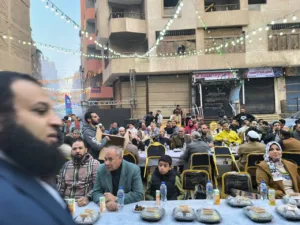 الآلاف من أهالي البكري بشبرا الخيمة ينظمون أكبر مائدة إفطار - صور