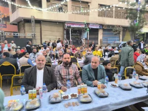 الآلاف من أهالي البكري بشبرا الخيمة ينظمون أكبر مائدة إفطار - صور