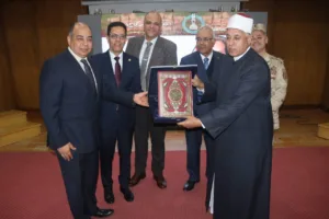 محافظ القليوبية ورئيس الإدارة المركزية الأزهرية بالقليوبية نائبا عن شيخ الأزهر يكرمان المستشار مصطفي عبد الحميد