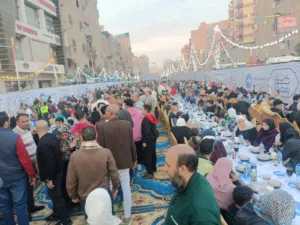 بحضور 12 ألف مواطن.. تنظيم أكبر مائدة إفطار مجمع بالخصوص