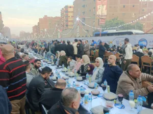 بحضور 12 ألف مواطن.. تنظيم أكبر مائدة إفطار مجمع بالخصوص