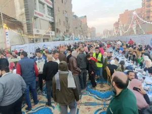 بحضور 12 ألف مواطن.. تنظيم أكبر مائدة إفطار مجمع بالخصوص