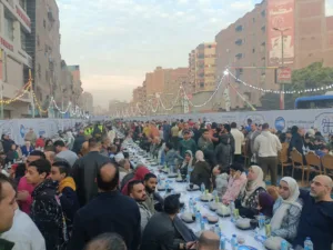 بحضور 12 ألف مواطن.. تنظيم أكبر مائدة إفطار مجمع بالخصوص