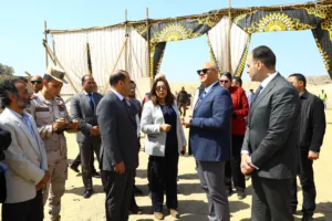 وزيرة التنمية المحلية تضع حجر الأساس لإنشاء حضانة متطورة لتجميع السيارات