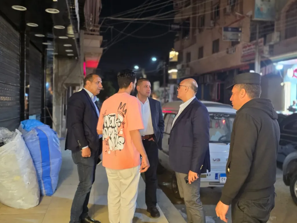 محافظ القليوبية يوجه بمصادرة مواد بناء أثناء بناء طابق مخالف بمدينة بنها