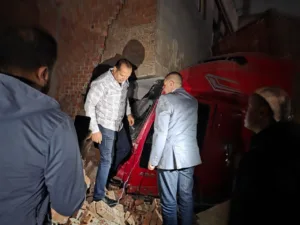 تفاصيل اصطدام مقطورة بمنزل بكفر شكر .. وتحرك عاجل من محافظ القليوبية