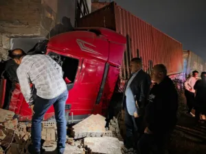 تفاصيل اصطدام مقطورة بمنزل بكفر شكر .. وتحرك عاجل من محافظ القليوبية