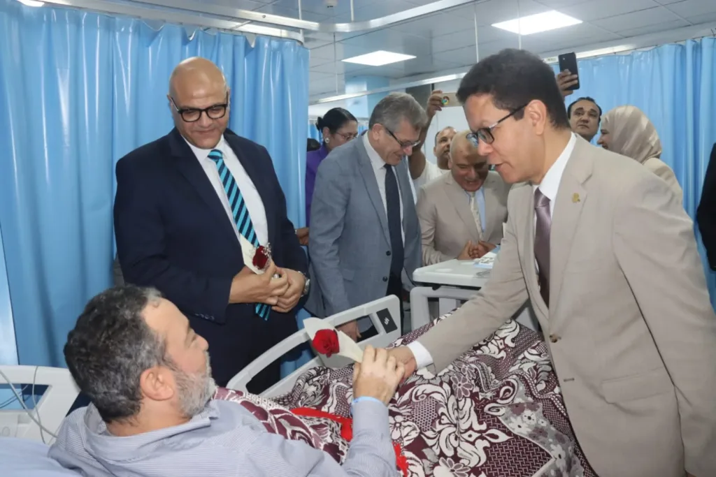 محافظ القليوبية يقدم التهنئة للأطقم الطبية والمرضى في أول يوم عيد الفطر المبارك
