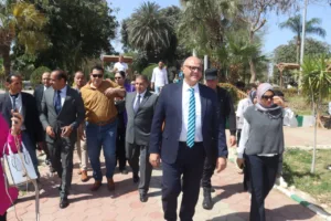 محافظ القليوبية يتفقد حدائق القناطر الخيرية لتقديم التهنئة للمواطنين بمناسبة عيد الفطر