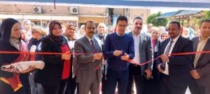 القطعة بـ 50 جنيه .. رئيس جامعة بنها يفتتح المعرض الخيري للملابس لطلاب كلية التربية النوعية