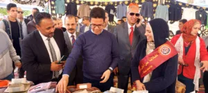 القطعة بـ 50 جنيه .. رئيس جامعة بنها يفتتح المعرض الخيري للملابس لطلاب كلية التربية النوعية