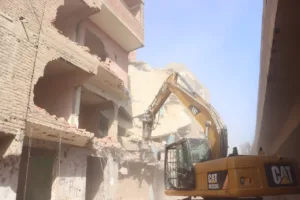 محافظ القليوبية يتابع إزالة العقارات المتعارضة مع توسعات الطريق الدائري