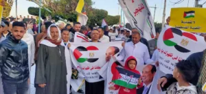 أهالي بنها ينظمون وقفة تضامنية لنصرة القضية الفلسطينية