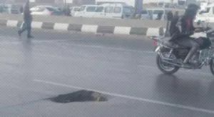 هبوط أرضي بالطريق الدائري بالقرب من نزلة قليوب - صور