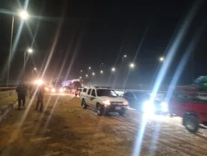 انقلاب سيارة نقل ثقيل محملة بالمواد البترولية .. ماذا حدث ليلًا بالطريق الزراعي بالقليوبية؟ - صور