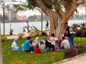 اقبال كبير علي حدائق القناطر الخيرية في ثان ايام عيد الفطر