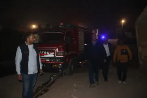 محافظ القليوبية يتوجه لموقع حريق بهيش وبوص بقطعة أرض فضاء بالخانكة