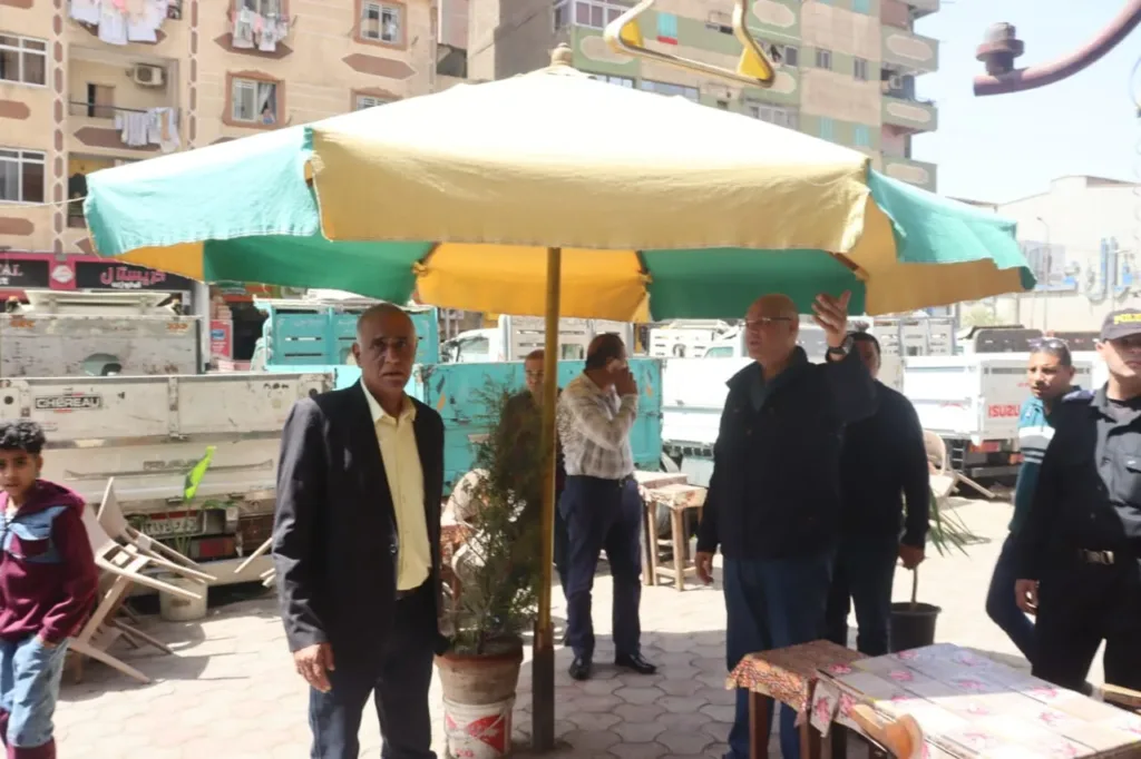أعرب عن استيائه .. محافظ القليوبية يوجه برفع الإشغالات بشوارع شبرا الخيمة أعرب عن استيائه .. محافظ القليوبية يوجه برفع الإشغالات بشوارع شبرا الخيمة