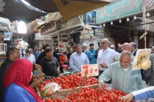 محافظ القليوبية يتفقد أسواق الخضروات والفاكهه بمدينة الخصوص - صور