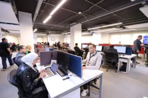 وزير الاتصالات يلتقي 350 مهندس يصدرون خدمات رقمية ببنها