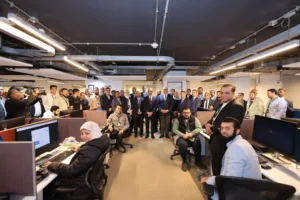 وزير الاتصالات يلتقي 350 مهندس يصدرون خدمات رقمية ببنها