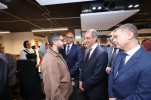 وزير الاتصالات يلتقي 350 مهندس يصدرون خدمات رقمية ببنها