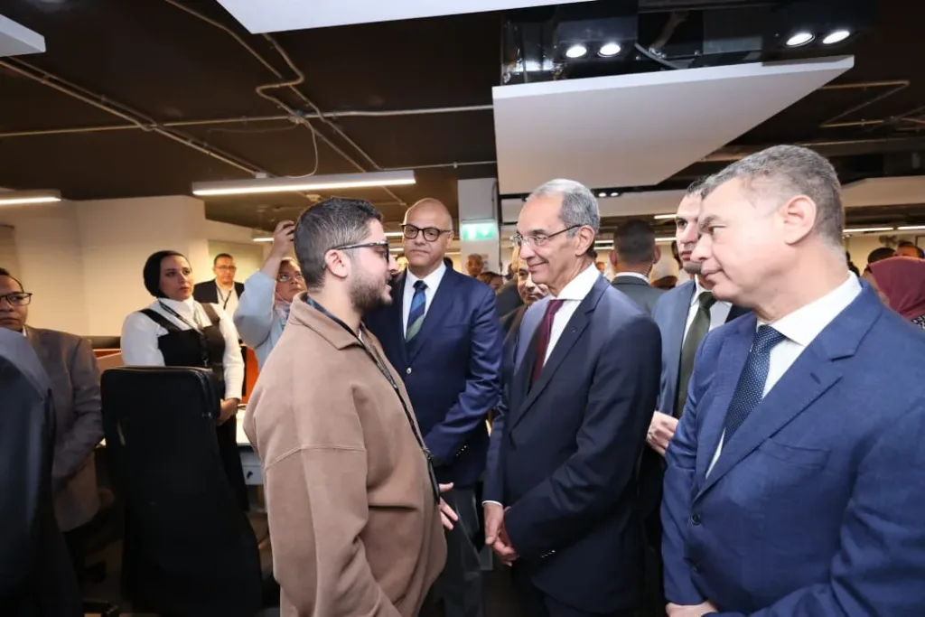 وزير الاتصالات يلتقي 350 مهندس يصدرون خدمات رقمية ببنها وزير الاتصالات يلتقي 350 مهندس يصدرون خدمات رقمية ببنها