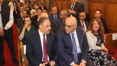 محافظ القليوبية يشارك الأقباط فرحة عيد القيامة بالكنيسة الإنجيلية -صور