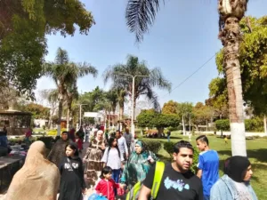 توافد المواطنين على حدائق ومتنزهات القناطر الخيرية للاحتفال بشم النسيم - صور