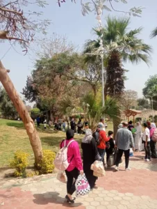 توافد المواطنين على حدائق ومتنزهات القناطر الخيرية للاحتفال بشم النسيم - صور