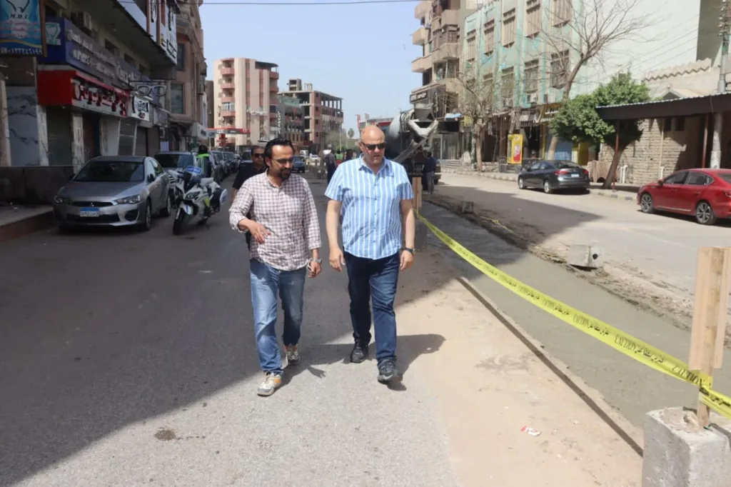 بعد قرار تحويله لاتجاه واحد.. محافظ القليوبية يتفقد شارع الشرطة العسكرية ببنها بعد قرار تحويله لاتجاه واحد.. محافظ القليوبية يتفقد شارع الشرطة العسكرية ببنها