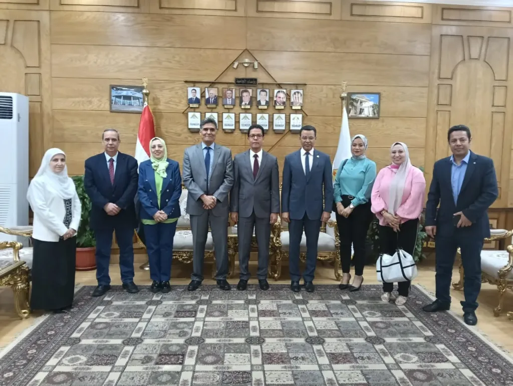 رئيس جامعة بنها يستقبل لجنة من أكاديمية البحث العلمي