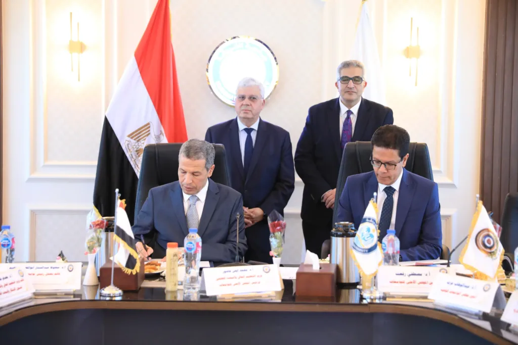 جامعة الغردقة تتعاقد مع شركة بداية لتسويق خدمات جامعة بنها لتصميم هويتها البصرية