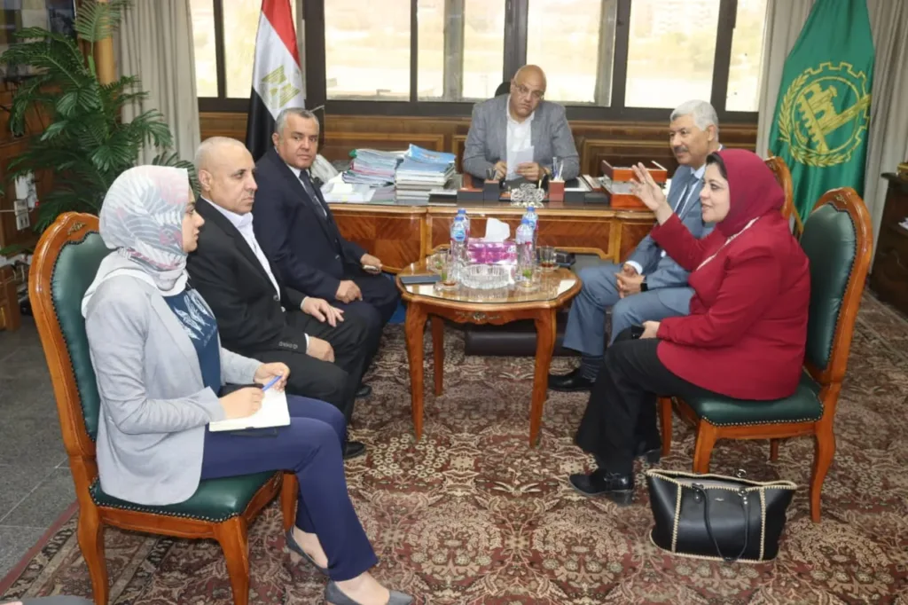 محافظ القليوبية يلتقي رئيس شركة جنوب الدلتا للكهرباء محافظ القليوبية يلتقي رئيس شركة جنوب الدلتا للكهرباء