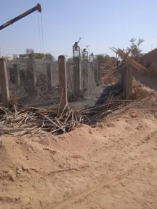 مصرع 4 عمال في انهيار سقف مصنع بالعبور - صور